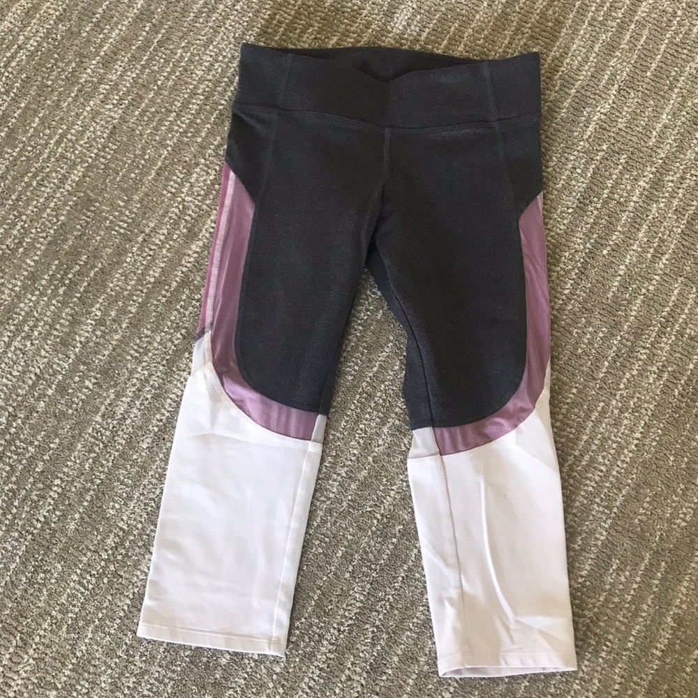 alo yoga cropped leggings